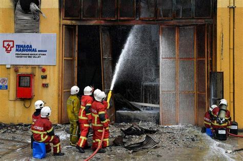Kuala Lumpur’s Mid Valley Megamall resumes operations a day after fire.